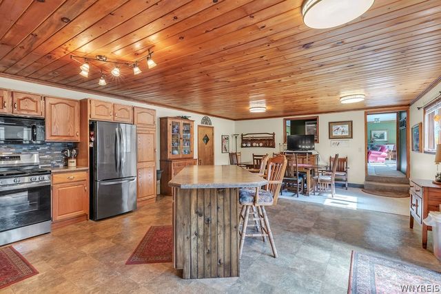 8064 State Road, Colden, NY 14033