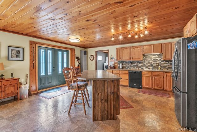 8064 State Road, Colden, NY 14033