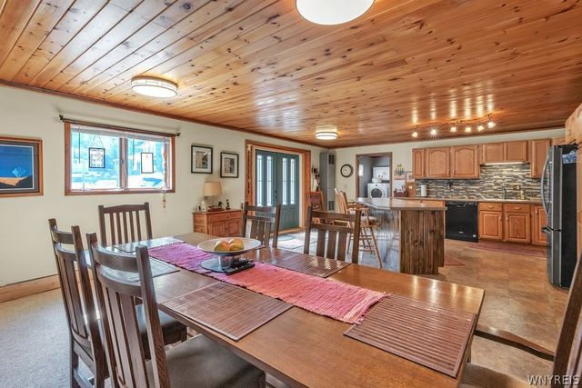 8064 State Road, Colden, NY 14033