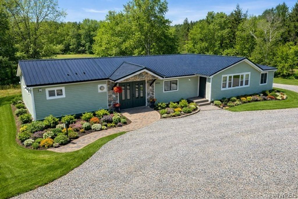 8064 State Road, Colden, NY 14033