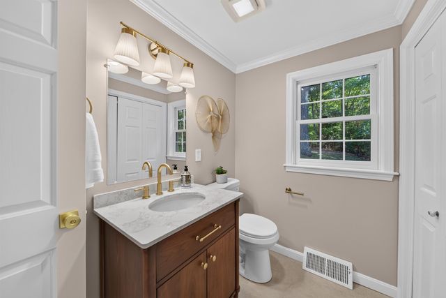 101 Currier Drive, Manchester, NH 03104