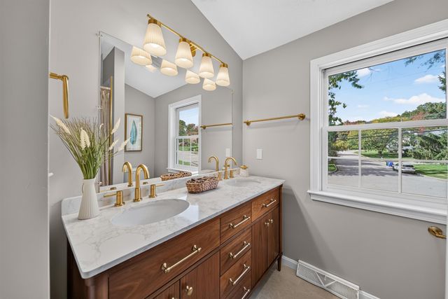 101 Currier Drive, Manchester, NH 03104