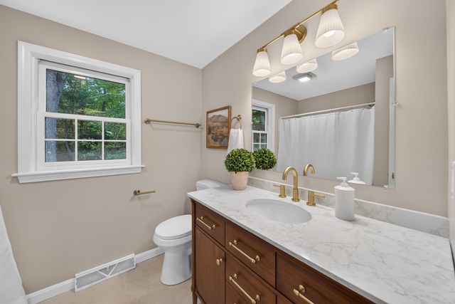 101 Currier Drive, Manchester, NH 03104
