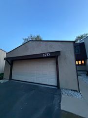 170 Cascade Drive, Indian Head Park, IL 60525