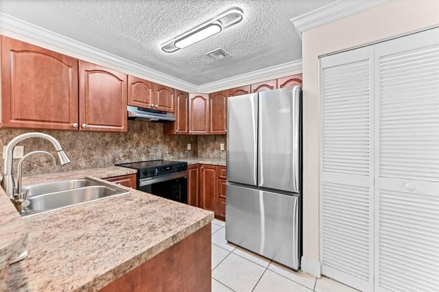 7184 Sportsmans Drive, North Lauderdale, FL 33068