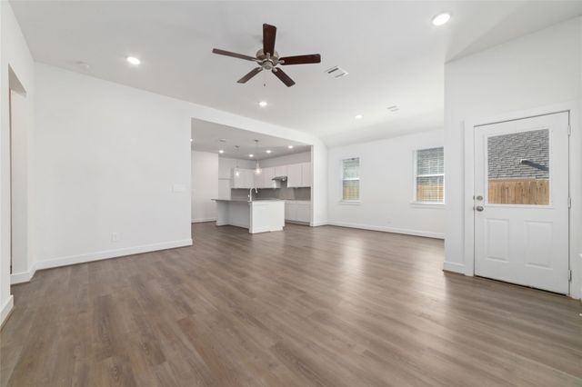 919 Golden Willow Lane, Conroe, TX 77304