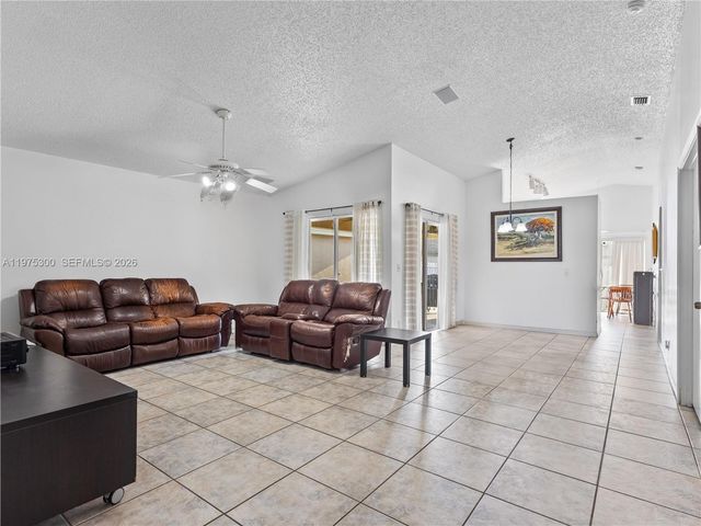 216 W Riverbend Dr, Sunrise, FL 33326