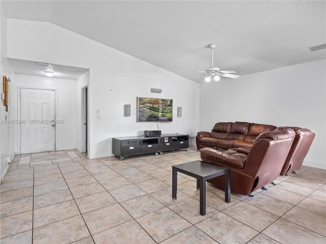 216 W Riverbend Dr, Sunrise, FL 33326