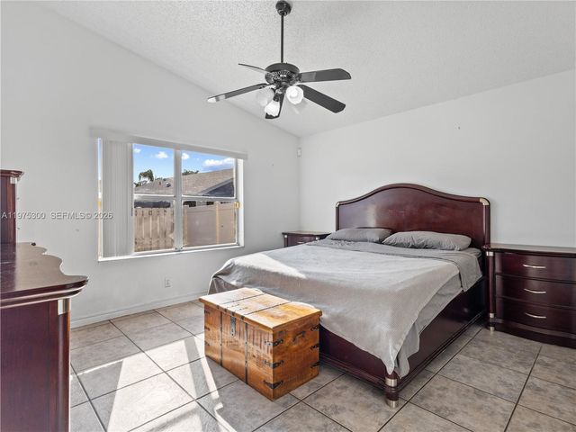 216 W Riverbend Dr, Sunrise, FL 33326