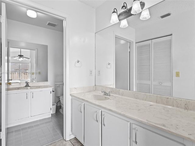 216 W Riverbend Dr, Sunrise, FL 33326