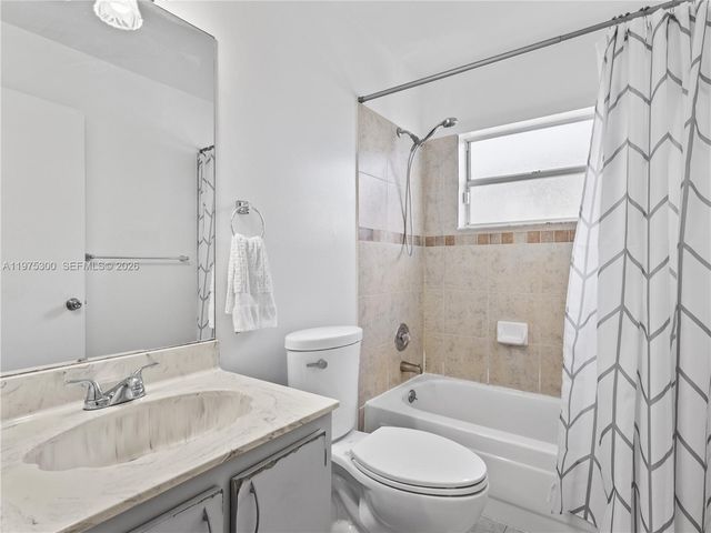 216 W Riverbend Dr, Sunrise, FL 33326