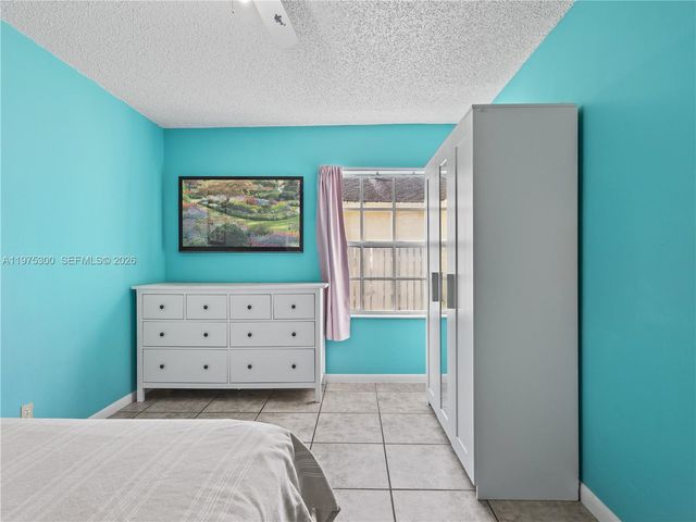 216 W Riverbend Dr, Sunrise, FL 33326