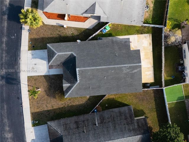 216 W Riverbend Dr, Sunrise, FL 33326