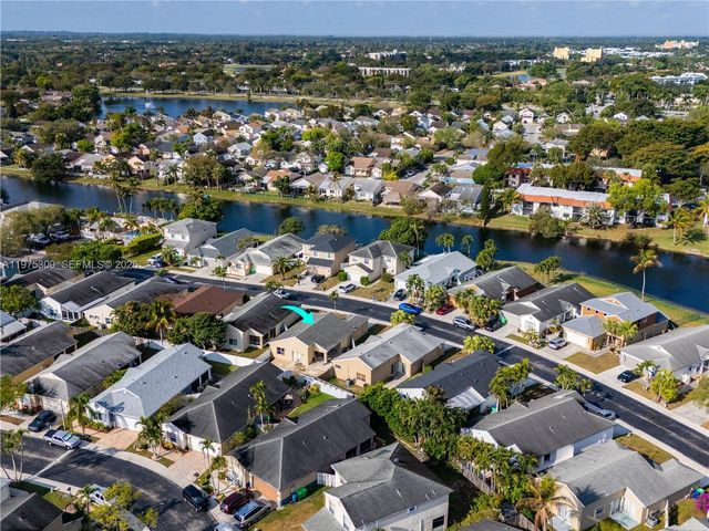 216 W Riverbend Dr, Sunrise, FL 33326