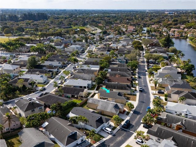 216 W Riverbend Dr, Sunrise, FL 33326