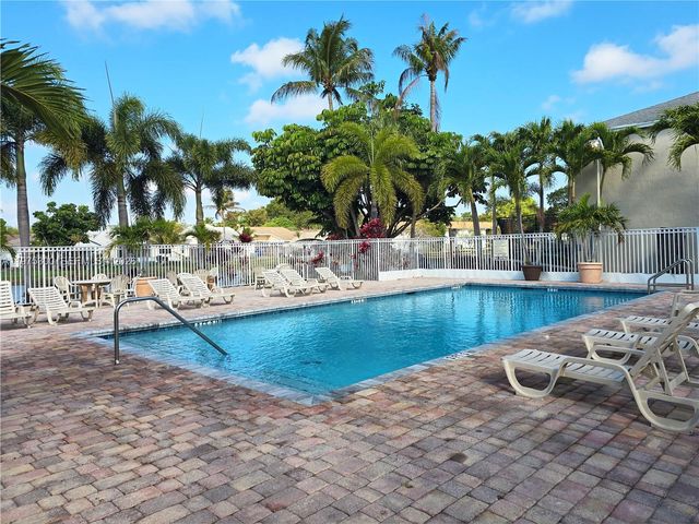 216 W Riverbend Dr, Sunrise, FL 33326