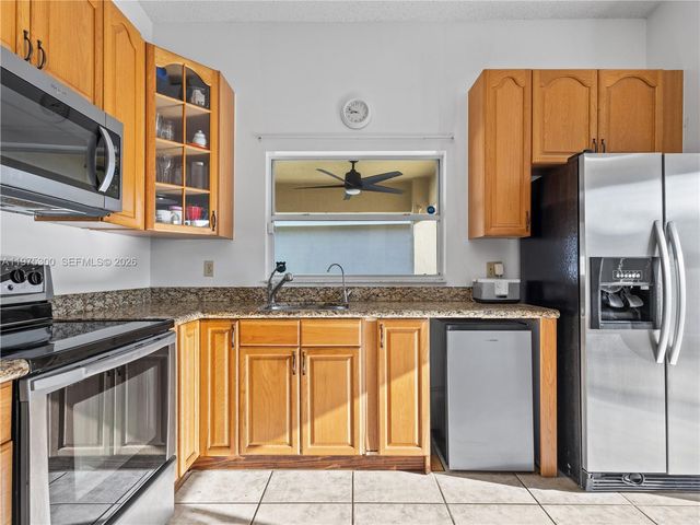 216 W Riverbend Dr, Sunrise, FL 33326