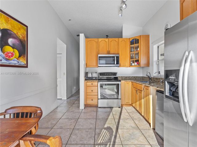 216 W Riverbend Dr, Sunrise, FL 33326