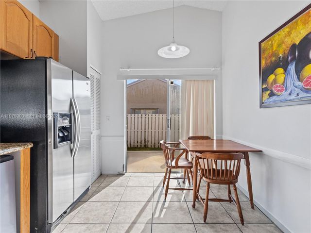 216 W Riverbend Dr, Sunrise, FL 33326