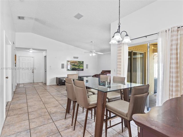 216 W Riverbend Dr, Sunrise, FL 33326