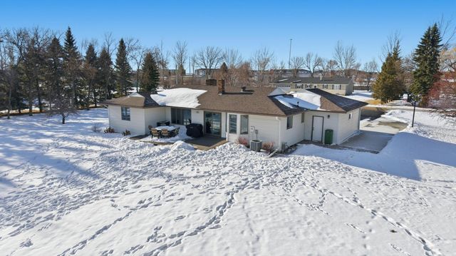 5422 35th Street S, Fargo, ND 58104