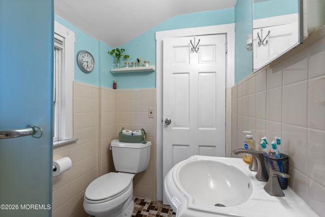16 Vanderbilt Place, Woodbridge, NJ 07095
