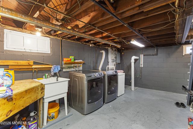 16 Vanderbilt Place, Woodbridge, NJ 07095