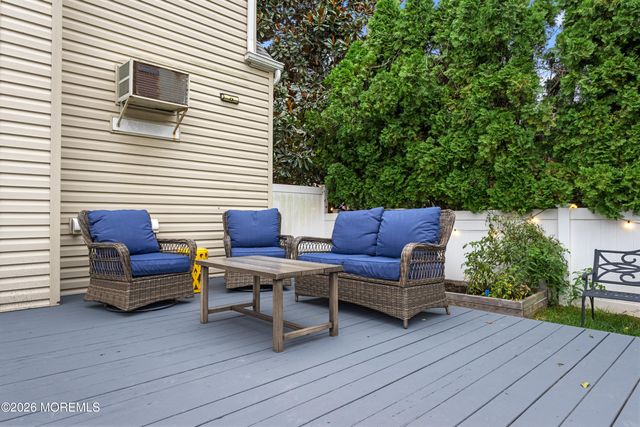 16 Vanderbilt Place, Woodbridge, NJ 07095