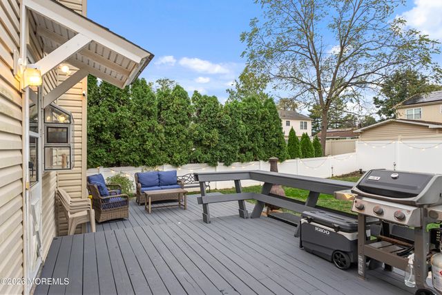 16 Vanderbilt Place, Woodbridge, NJ 07095