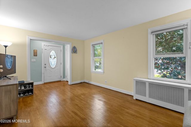 16 Vanderbilt Place, Woodbridge, NJ 07095
