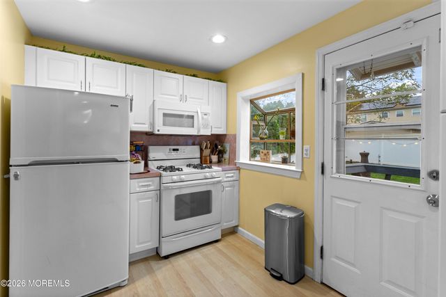 16 Vanderbilt Place, Woodbridge, NJ 07095