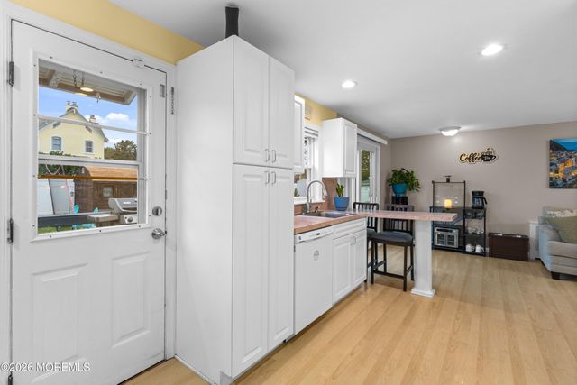 16 Vanderbilt Place, Woodbridge, NJ 07095