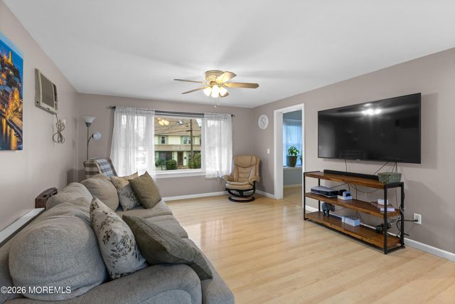 16 Vanderbilt Place, Woodbridge, NJ 07095
