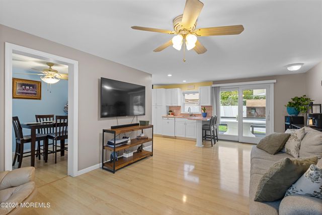 16 Vanderbilt Place, Woodbridge, NJ 07095