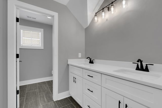 203 Campfire Ct, Winchester, TN 37398