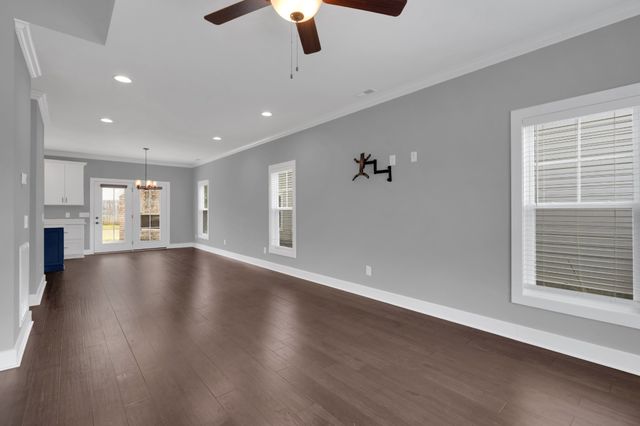 203 Campfire Ct, Winchester, TN 37398