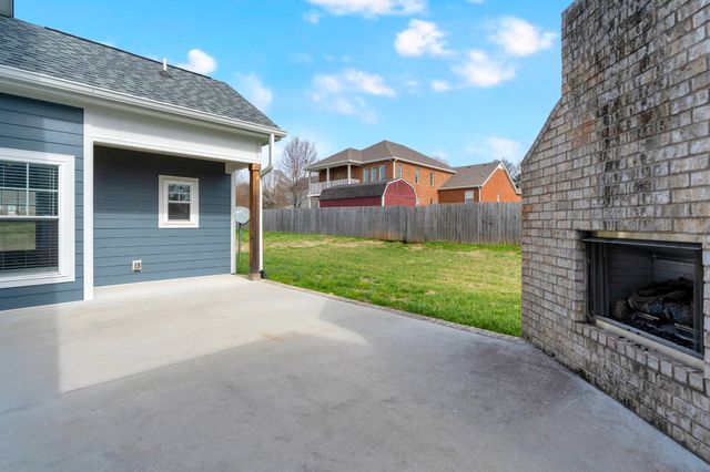 203 Campfire Ct, Winchester, TN 37398