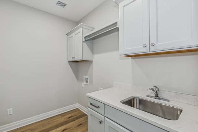 322 W Pepper Tree Rd, Andover, KS 67002