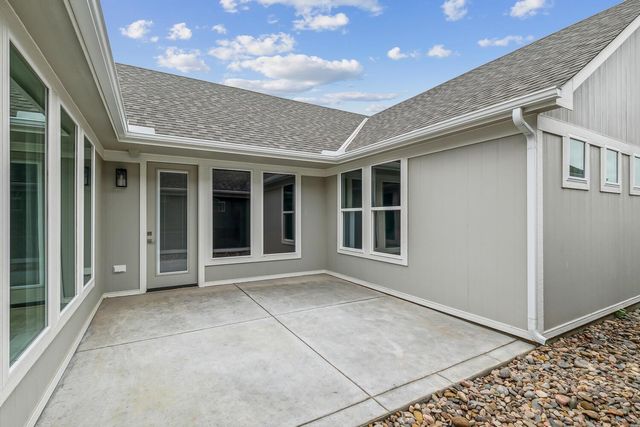 322 W Pepper Tree Rd, Andover, KS 67002