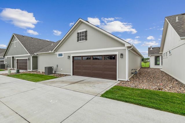 322 W Pepper Tree Rd, Andover, KS 67002