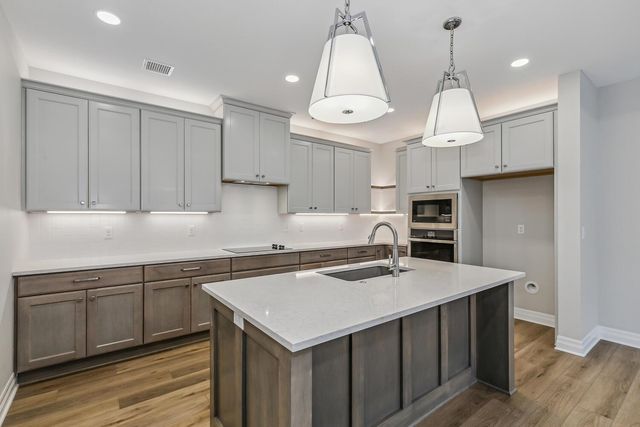 322 W Pepper Tree Rd, Andover, KS 67002