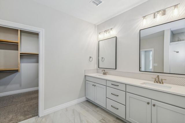 322 W Pepper Tree Rd, Andover, KS 67002