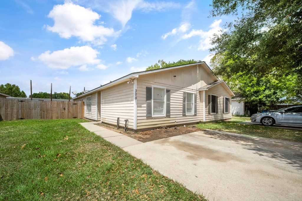 308 Willowick Street, Tomball, TX 77375