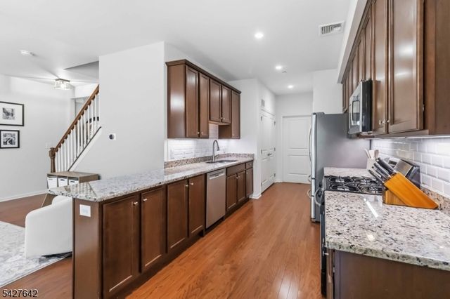 307 Waterview Ct, Hanover Twp., NJ 07927