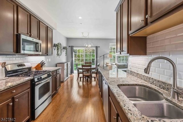 307 Waterview Ct, Hanover Twp., NJ 07927