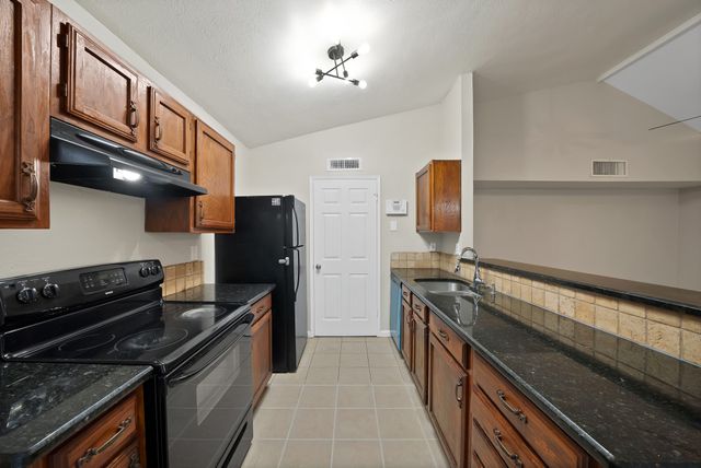 6080 Dooley Drive, The Colony, TX 75056