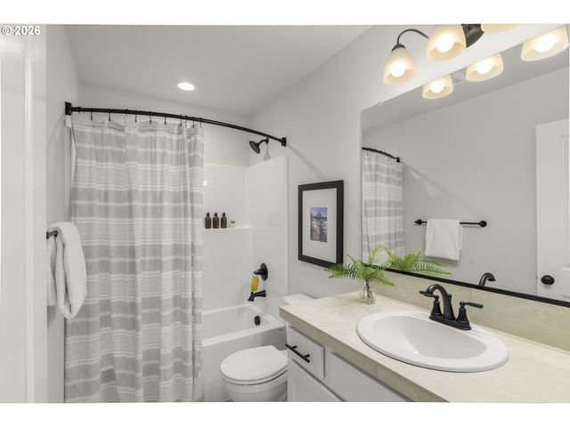 2555 Bourbon St, Forest Grove, OR 97116