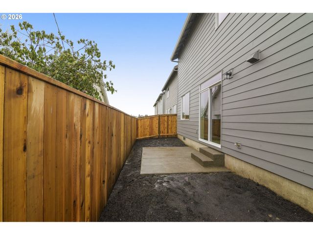 2555 Bourbon St, Forest Grove, OR 97116