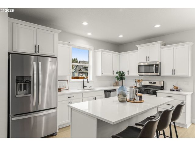 2555 Bourbon St, Forest Grove, OR 97116