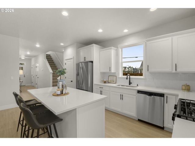 2555 Bourbon St, Forest Grove, OR 97116